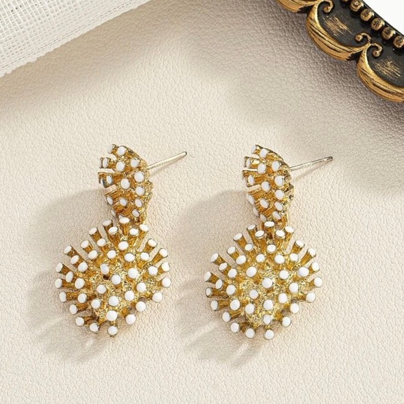 Coral Reef- Great Barrier Gold White Spikes Explosion Fireworks Starburst Dangle - Picture 6 of 8